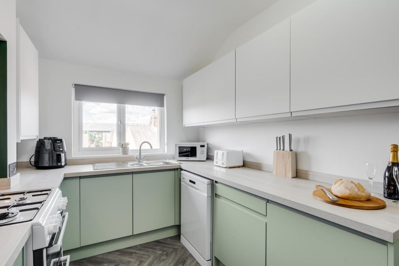 St David'S - Stylish 2 Bed Apartment, Free Parking, Close To Beach Lytham St Annes Buitenkant foto